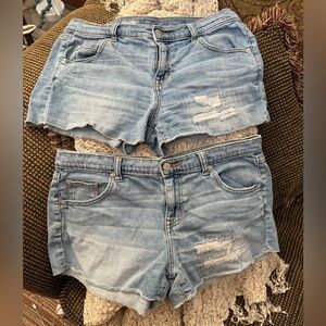 Mossimo women's denim boyfriend shorts. Size: 8/29